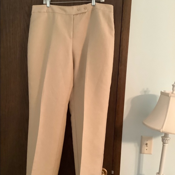 Summer weight slacks - Picture 2 of 7